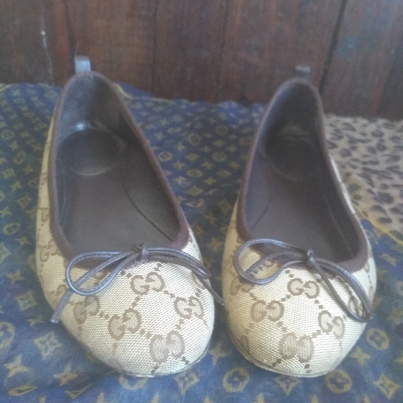 Authentic Gucci Flats - Picture 9 of 12
